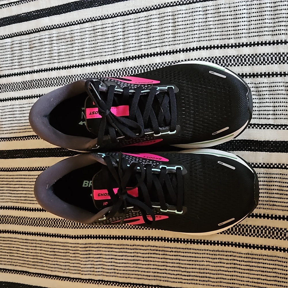 Brooks Sneakers